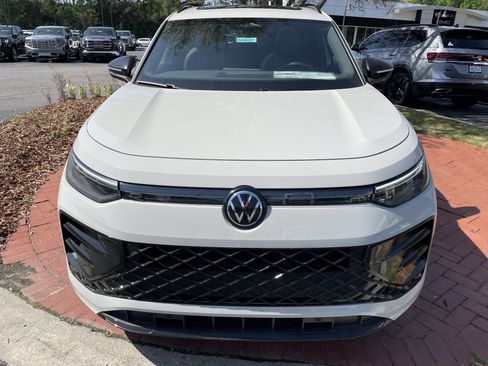 New 2026 Volkswagen Tiguan SE R-Line FWD image 2