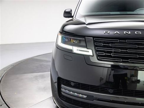 Used 2025 Land Rover Range Rover SE AWD/4WD image 10
