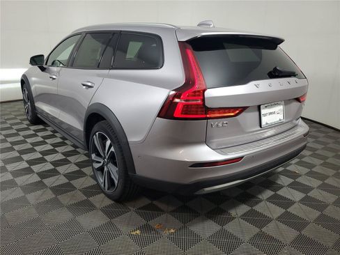 New 2026 Volvo V60 B5 Cross Country Plus w/ Protection Package Premier AWD/4WD image 4