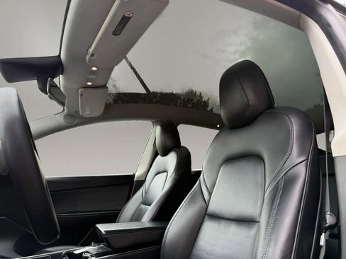 Used 2021 Tesla Model Y Long Range image 18