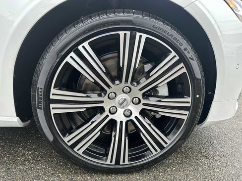 New 2025 Volvo S90 B6 Plus w/ Protection Package Premier image 9