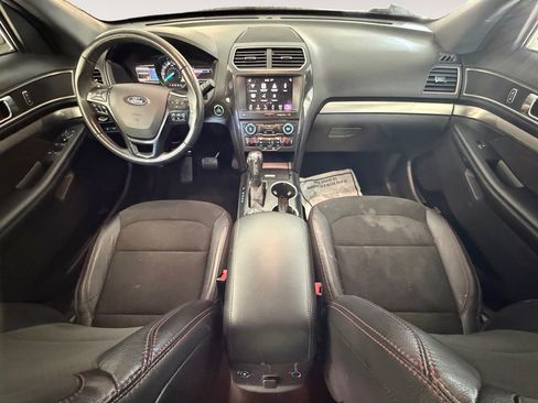 Used 2018 Ford Explorer XLT w/ Equipment Group 202A AWD/4WD image 13