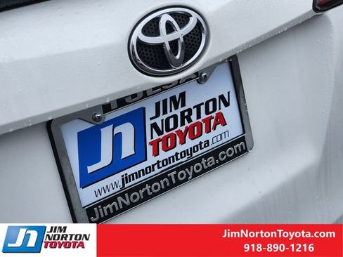 Used 2017 Toyota RAV4 XLE image 12