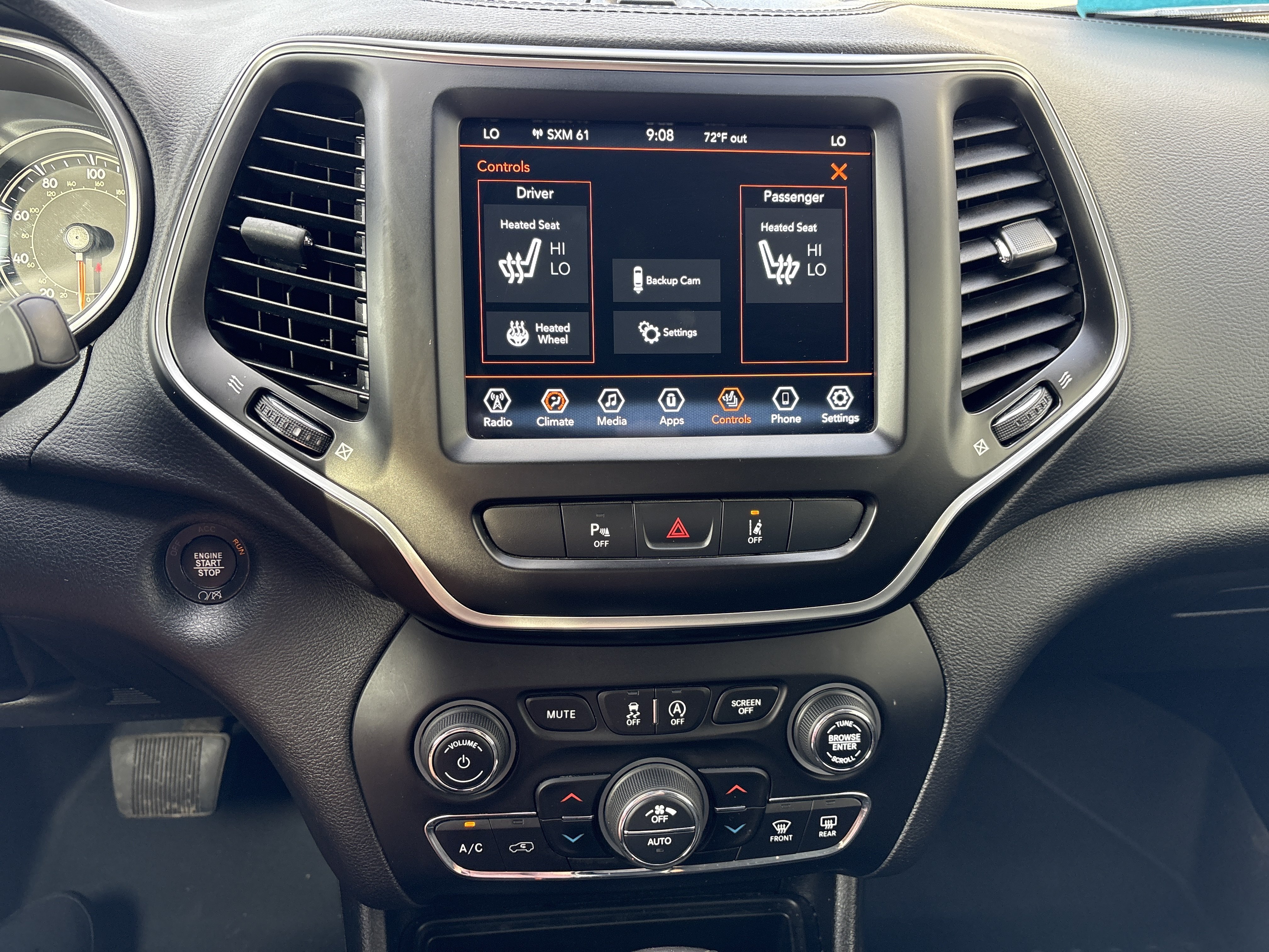 Used 2021 Jeep Cherokee Latitude Lux w/ Comfort/Convenience Group AWD/4WD image 23