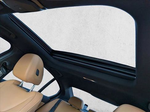 Used 2024 BMW 330i Sedan w/ Premium Package image 14