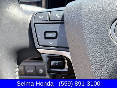 Used 2025 Toyota Camry SE FWD image 14