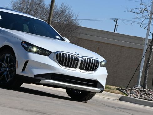 Used 2026 BMW 530i w/ Premium Package RWD image 3