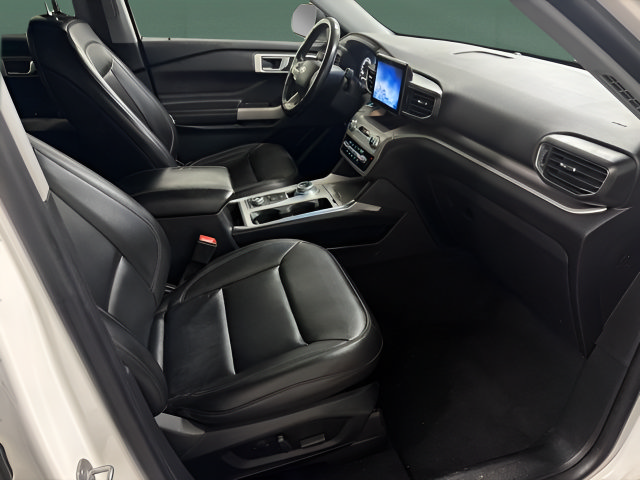 Used 2021 Ford Explorer XLT w/ Equipment Group 202A AWD/4WD image 17
