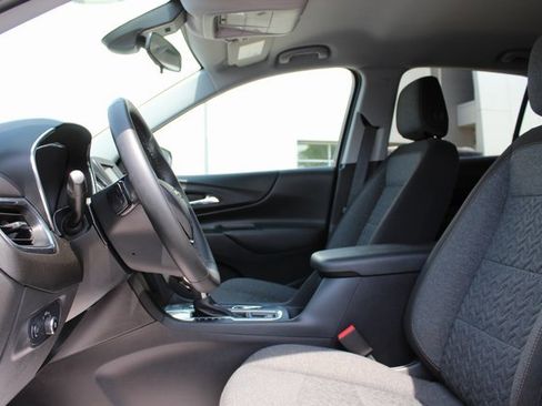 Used 2024 Chevrolet Equinox LT FWD image 11