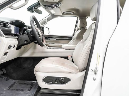 Used 2024 Jeep Wagoneer L Series II w/ Flexible Seating Group image 44