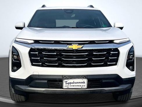 Used 2025 Chevrolet Equinox LT w/ Convenience Package II image 2