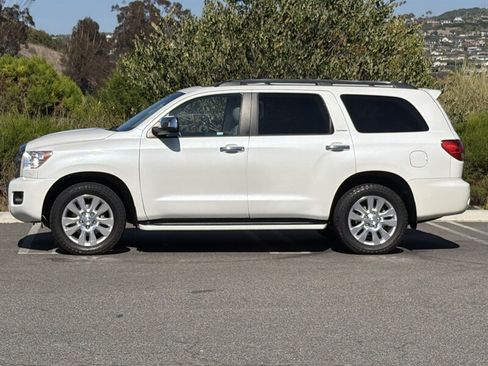 Used 2016 Toyota Sequoia Platinum AWD/4WD image 3