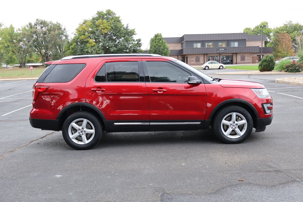 Used 2016 Ford Explorer XLT w/ Equipment Group 202A AWD/4WD image 3