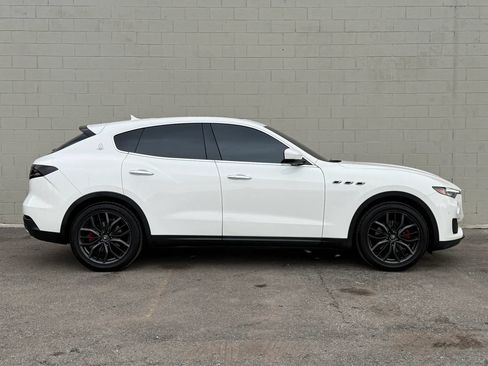 Used 2018 Maserati Levante AWD/4WD image 11