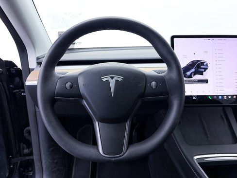 Used 2024 Tesla Model Y Long Range AWD/4WD image 28