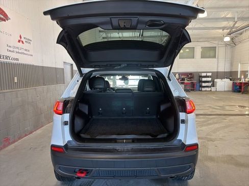 Used 2022 Jeep Cherokee Trailhawk w/ Premium Leather Package image 5