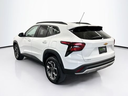 Used 2025 Chevrolet Trax LT FWD image 5