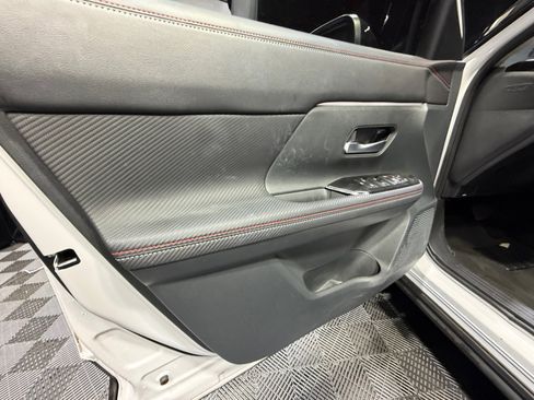 Used 2025 Nissan Kicks SR FWD image 13