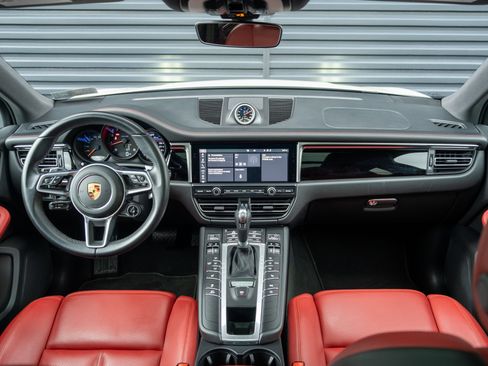 Certified 2021 Porsche Macan image 19