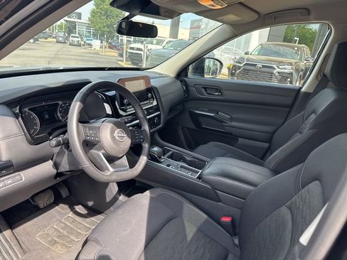 Used 2025 Nissan Pathfinder SV FWD image 11