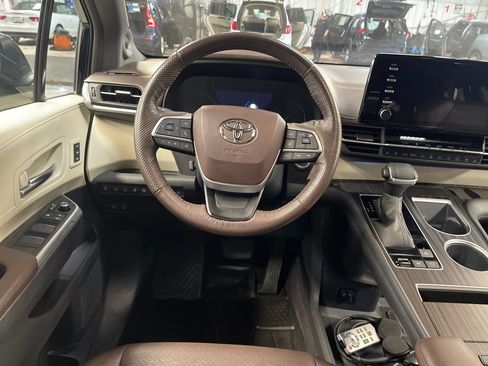 Certified 2022 Toyota Sienna Platinum AWD/4WD image 16
