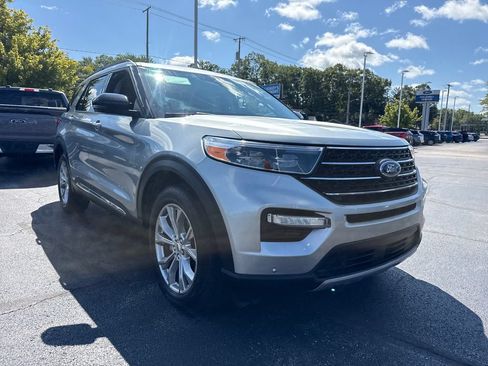 Used 2024 Ford Explorer XLT w/ Equipment Group 202A AWD/4WD image 4