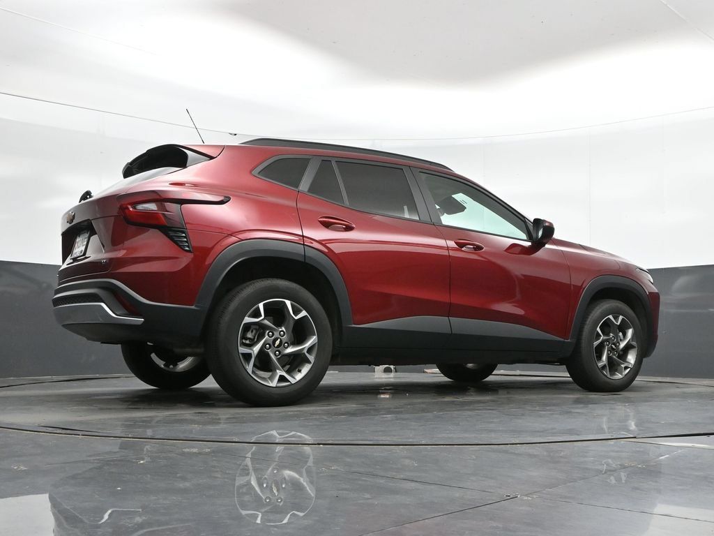 Used 2025 Chevrolet Trax LT FWD image 40