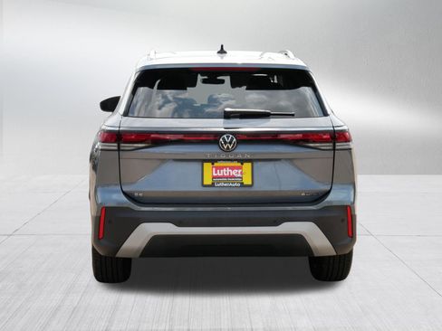 Used 2025 Volkswagen Tiguan SE AWD/4WD image 6