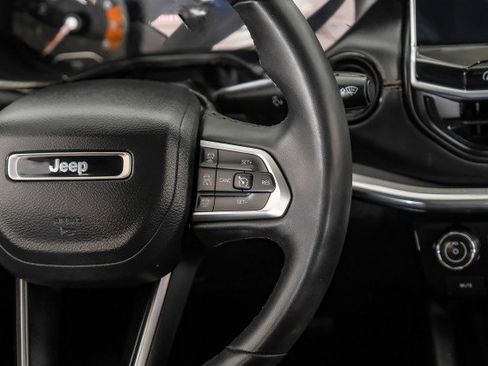 Used 2023 Jeep Compass Limited image 16