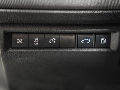 Used 2025 Toyota Camry LE image 39