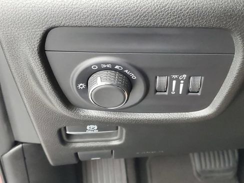 Used 2024 Jeep Grand Cherokee Altitude AWD/4WD image 31