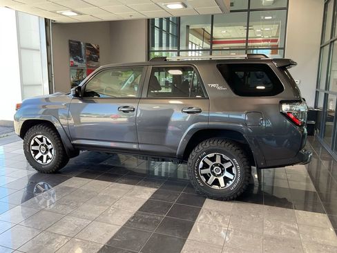 Used 2018 Toyota 4Runner TRD Off-Road AWD/4WD image 4