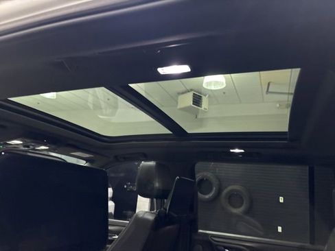 Used 2021 GMC Yukon XL Denali w/ Denali Premium Package AWD/4WD image 31