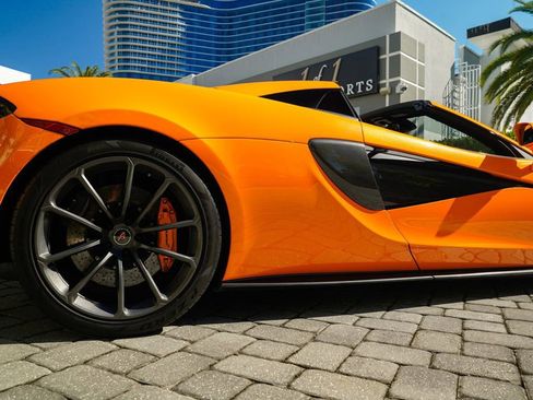 Used 2018 McLaren 570S Spider image 29