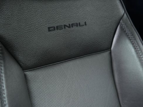 Used 2025 GMC Yukon Denali AWD/4WD image 25