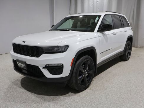 Used 2024 Jeep Grand Cherokee Limited w/ Black Appearance Package AWD/4WD image 6
