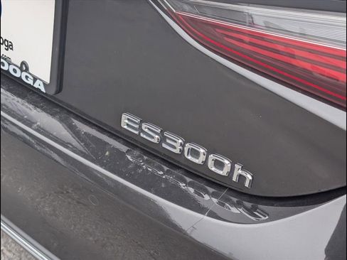 Used 2024 Lexus ES 300h w/ Premium Package image 21