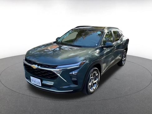 Used 2025 Chevrolet Trax LT image 7