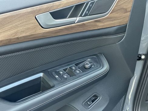 New 2026 Volkswagen Atlas SE image 13