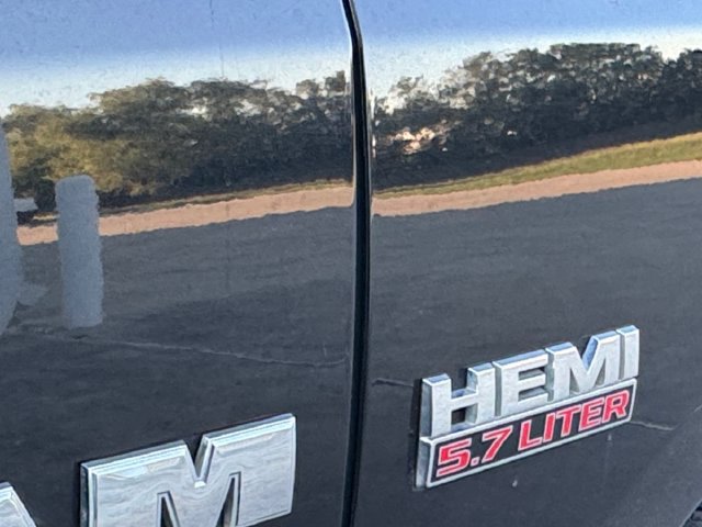 Used 2018 RAM 1500 Classic SLT AWD/4WD image 30