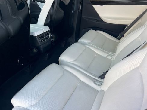 Used 2016 Tesla Model X P90D image 5