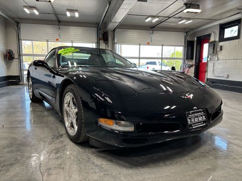Used 2004 Chevrolet Corvette Convertible w/ Preferred Equipment Group RWD image 2