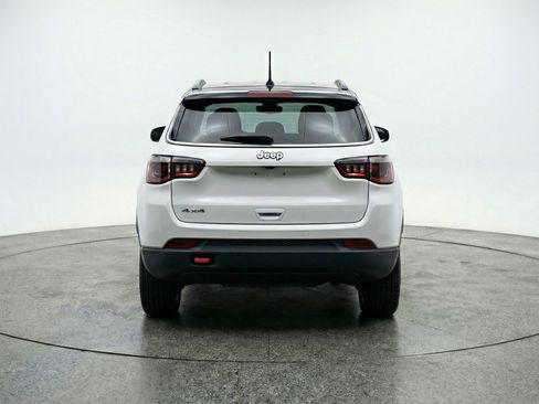 Used 2025 Jeep Compass Trailhawk AWD/4WD image 7