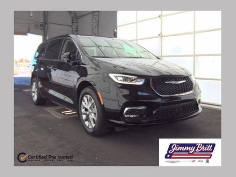 Used 2024 Chrysler Pacifica Touring-L AWD/4WD image 1