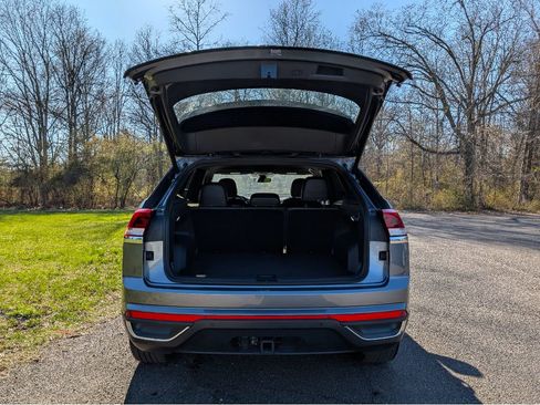 Used 2024 Volkswagen Atlas Cross Sport SE image 7