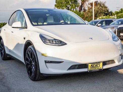 Used 2022 Tesla Model Y Long Range image 3