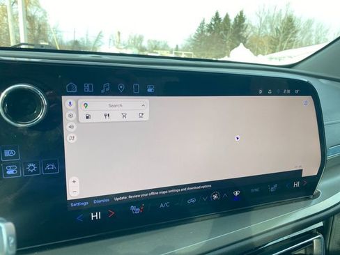 Used 2024 Chevrolet Traverse LT image 25