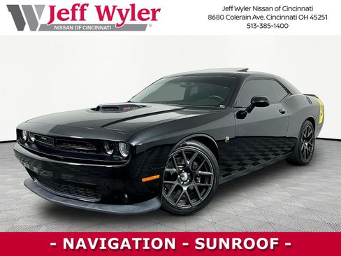 Used 2016 Dodge Challenger R/T Scat Pack RWD image 1