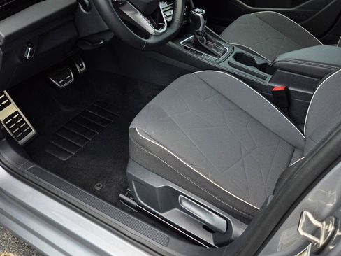 Used 2025 Volkswagen Jetta Sport FWD image 22
