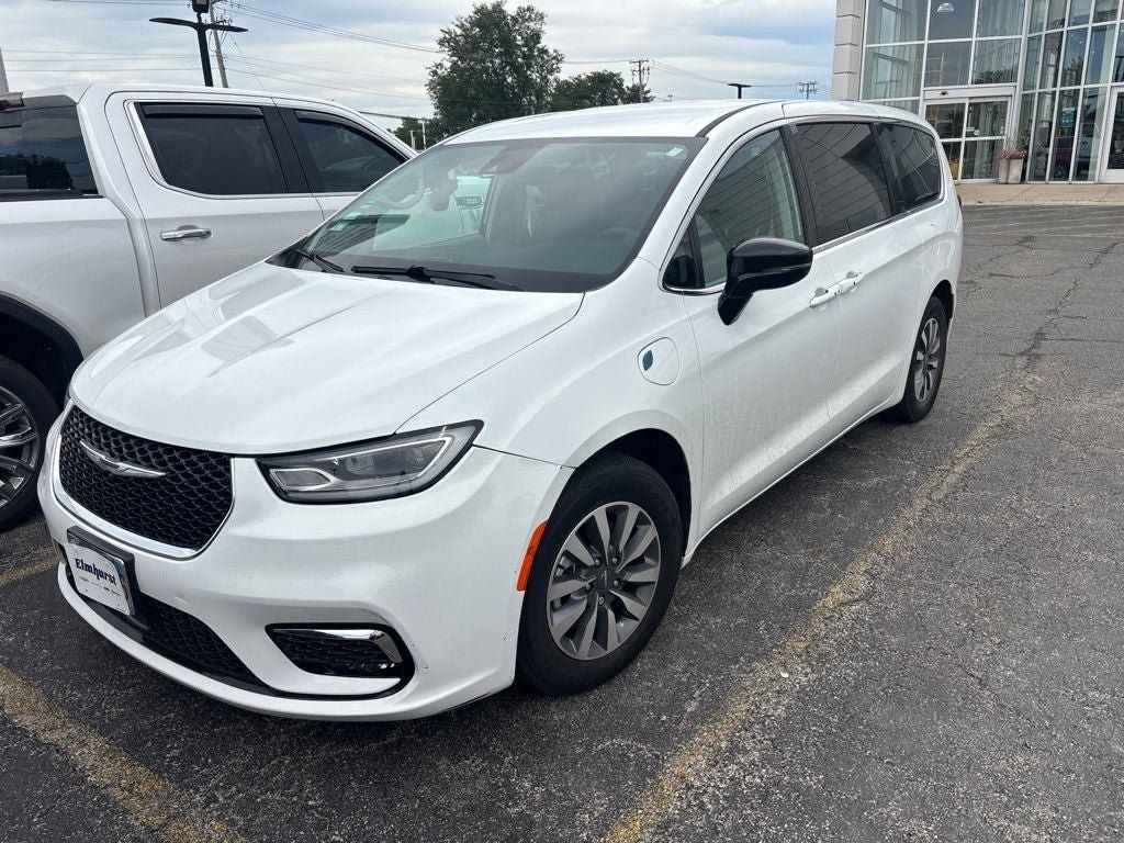 Used 2024 Chrysler Pacifica Limited FWD image 1